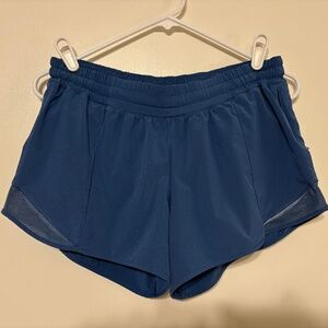 Lululemon Women's Hotty Hot High Rise Lined Short 4" Size 8 Blue Logo